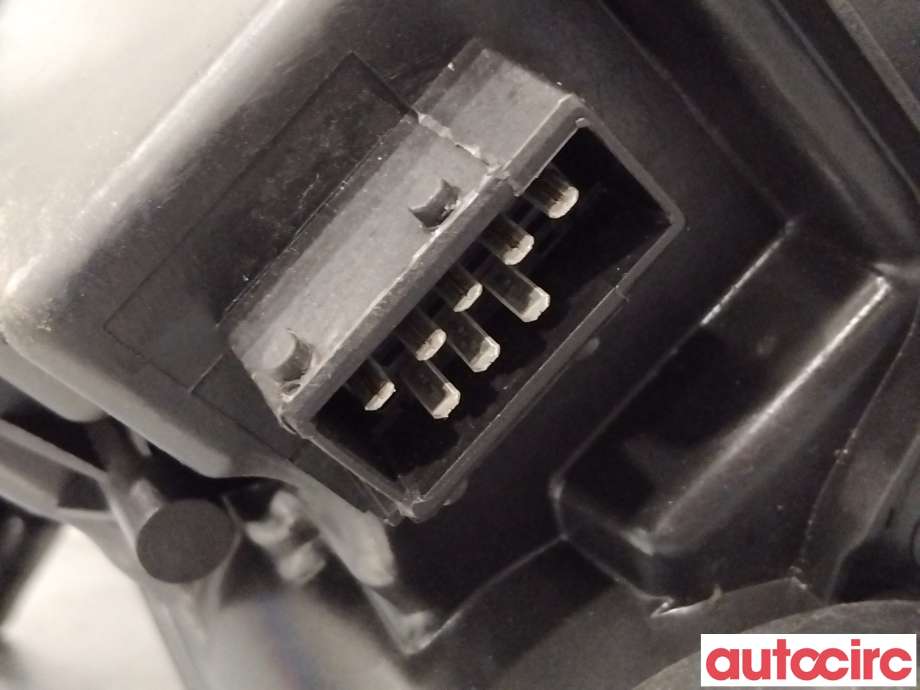 Frontlykt venstre halogen til Peugeot Expert 2007-2016 (Type II)  (PEUGEOT|6208L0|89902605)