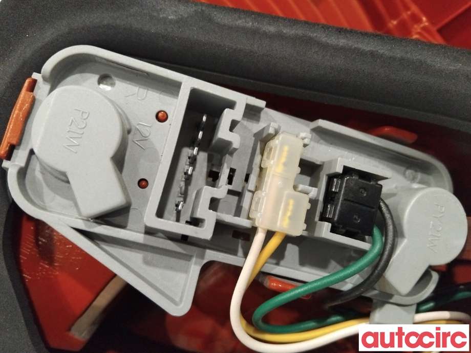 Baklykt høyre til Toyota Yaris 2009-2011 (Type II, Fase 2)  (TOYOTA|815510D110)