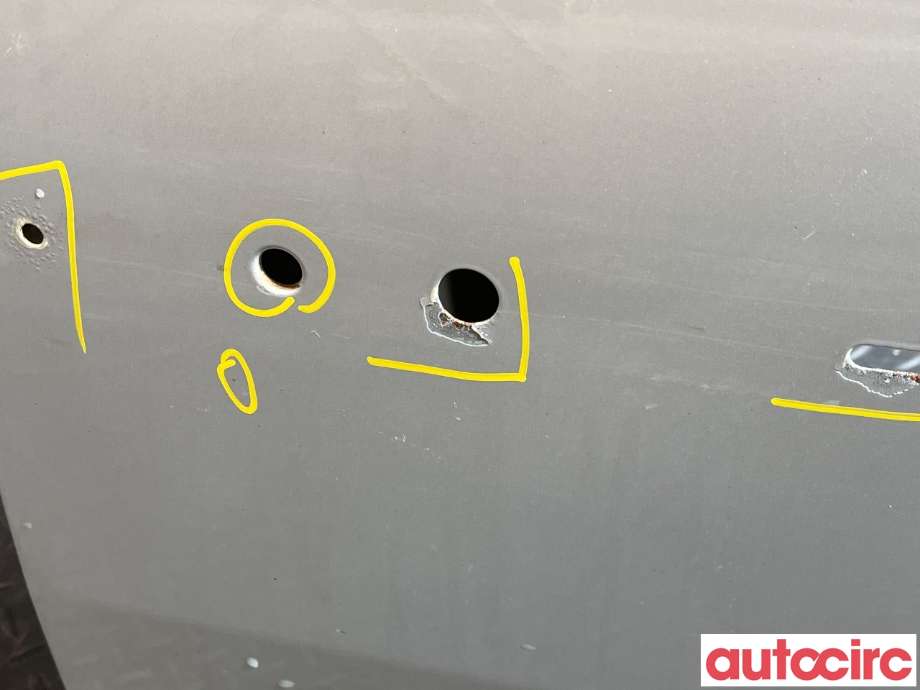 Dør høyre foran til VW Touran 2007-2010 (Type I, Fase 2) (VOLKSWAGEN|1T0831056AB|1T0831056AA)