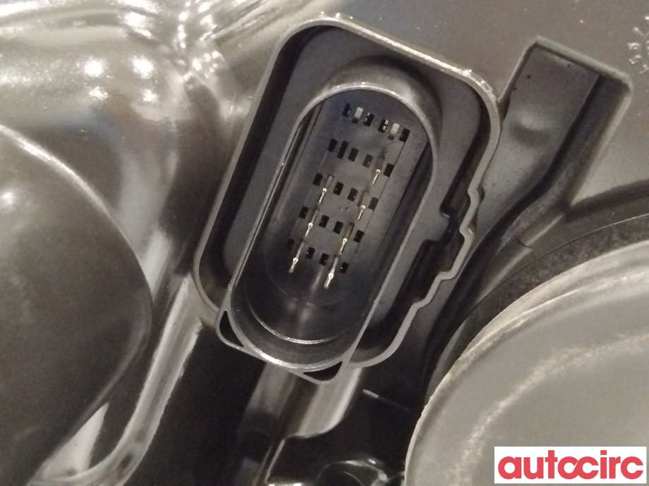 Frontlykt høyre halogen til Škoda Fabia 2007-2010 (Type II, Fase 1)  (SKODA|5J1941018A)