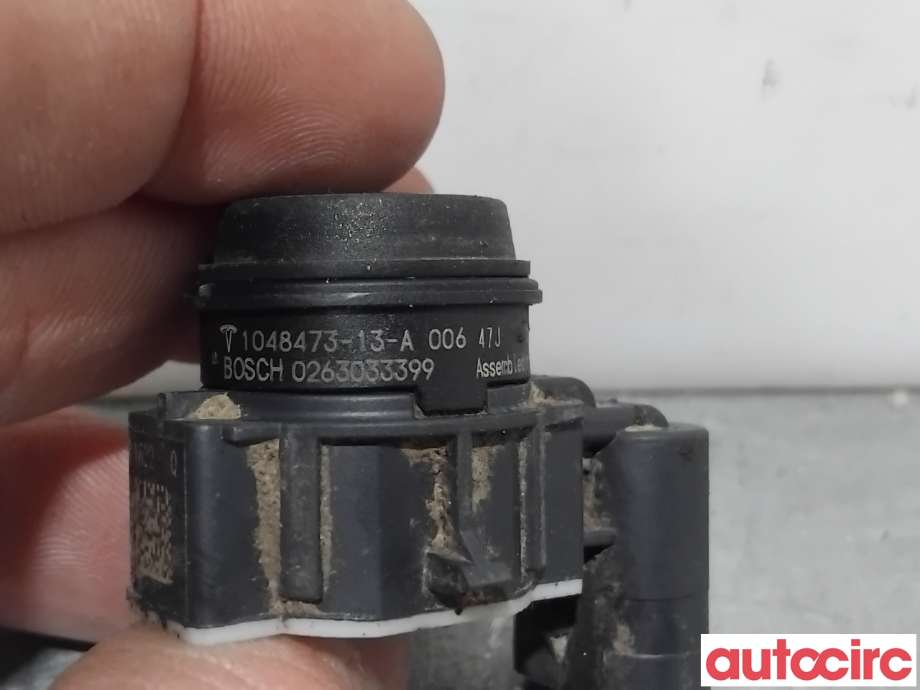 Parkeringssensor foran til Tesla Model S 2013-2016 (Fase 1)  (TESLA|1048473-00-A|0263033399|1048473-13-A)