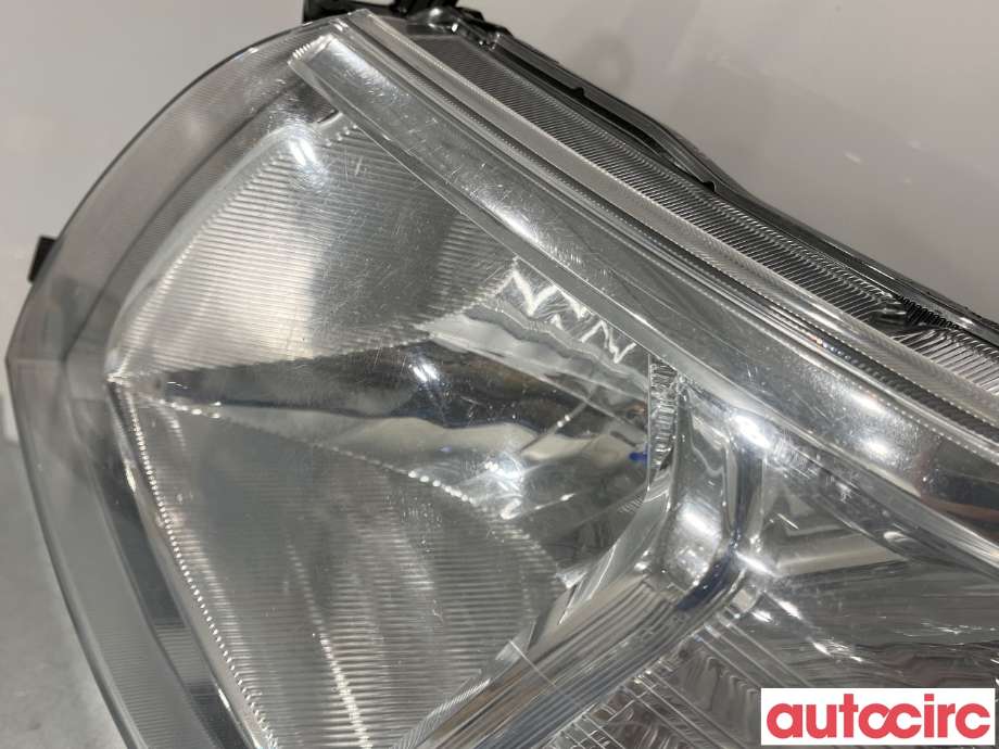 Frontlykt venstre halogen til Toyota Hilux 2012-2016 (TOYOTA|811700K440)