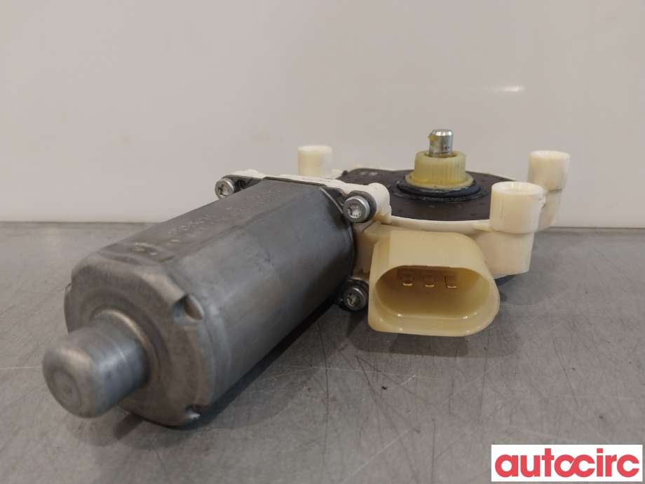 Ruteheis høyre foran til BMW 5-Serie 2003-2010 (E60/E61) (E60/E61) (BMW|67626981142|0130821458|6981142)