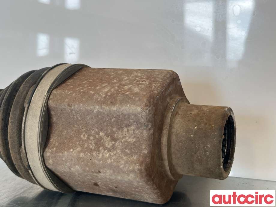 Drivaksel høyre foran til VW Transporter / Caravelle 2015-2019 (T6) (T6) (VOLKSWAGEN|7E0407454PX|7E0407272BG|7LA407272J)