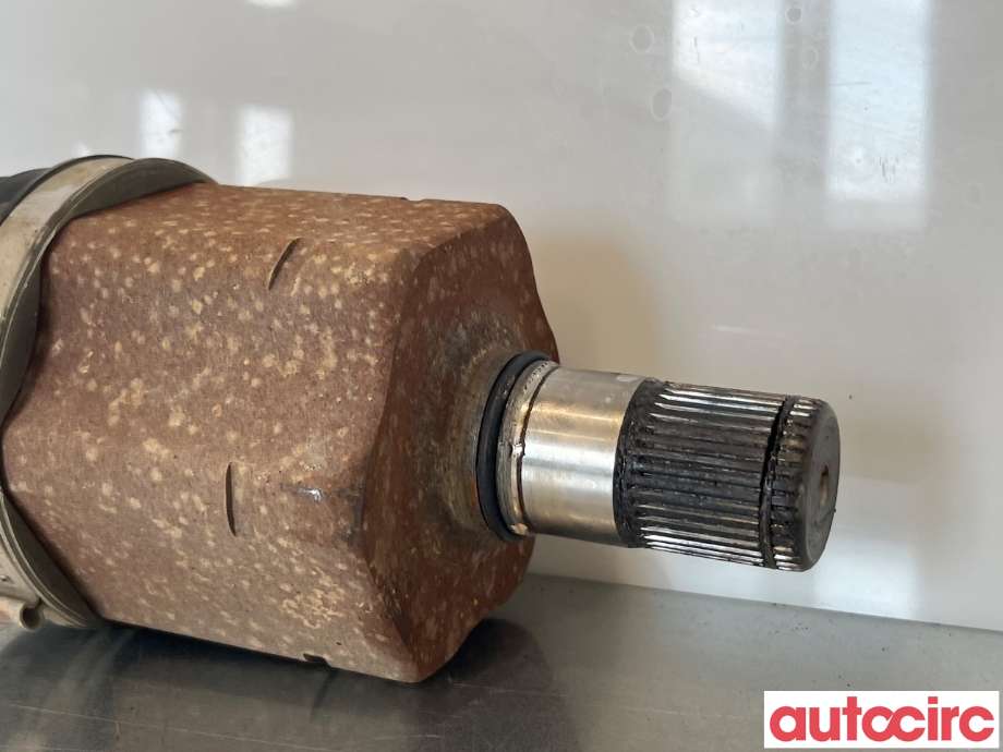 Drivaksel venstre foran til VW Transporter / Caravelle 2015-2019 (T6) (T6) (VOLKSWAGEN|7E0407451NX|7E0407271AB|7LA407271E)