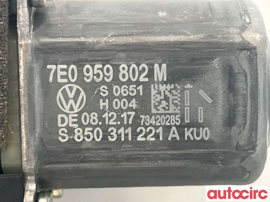 Ruteheis høyre foran til VW Transporter / Caravelle 2015-2019 (T6) (T6) (VOLKSWAGEN|7E0959802R|0130822452|7E0959802M)