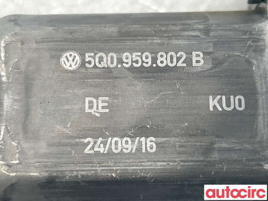Ruteheis høyre foran til VW e-Golf 2014-2017 (Fase 1)  (VOLKSWAGEN|8W0959802||5Q0959802B)