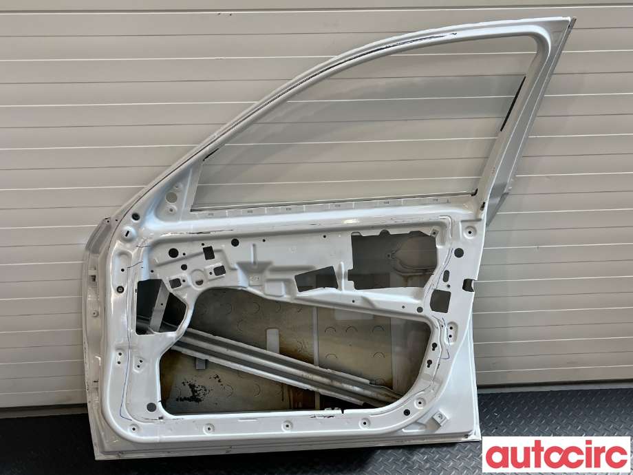 Dør høyre foran til BMW 5-Serie 2003-2010 (E60/E61) (E60/E61) (BMW|41515A2A3A6)