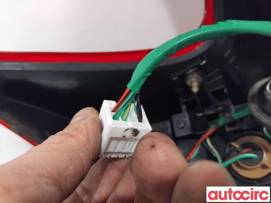 Baklykt høyre til Nissan Juke 2010-2014 (Fase 1)  (NISSAN|265501KA0A||265501KA0B)