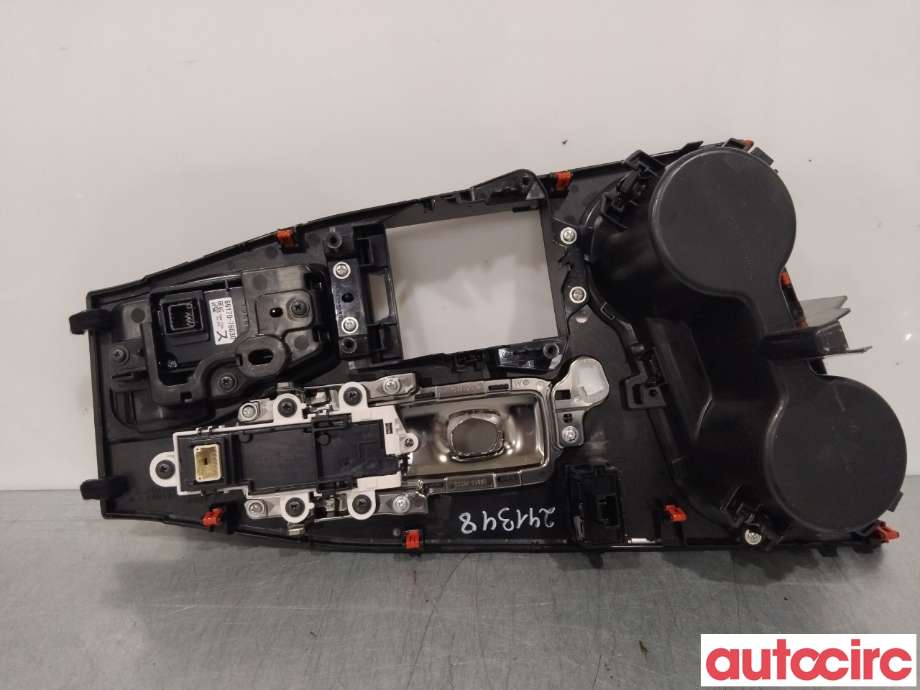 Dashbord koppholder til Lexus UX 2018-->>  (LEXUS|5880476170|8617076030)