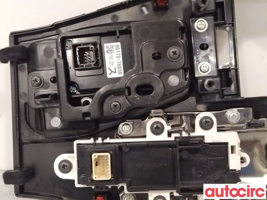 Dashbord koppholder til Lexus UX 2018-->>  (LEXUS|5880476170|8617076030)