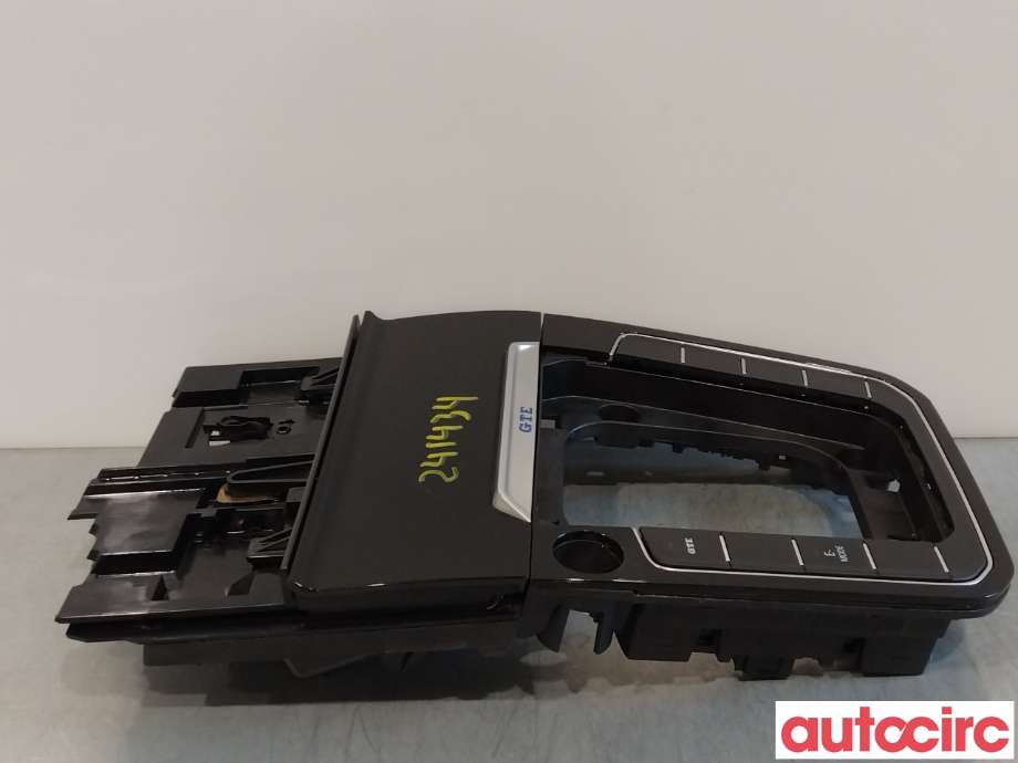 Diverse deler til VW Passat 2015-2019 (Fase 1) (B8) (B8) (VOLKSWAGEN|3G1864263|)