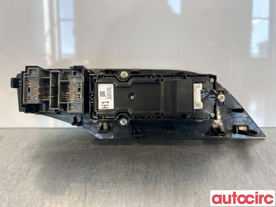 Bryter ruteheis til Toyota RAV4 2019-->> (Type V)  (TOYOTA|8404042080)
