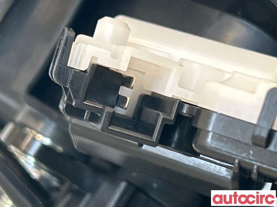 Batterilader inntak/luke til Toyota RAV4 2019-->> (Type V)  (TOYOTA|5840942010|)