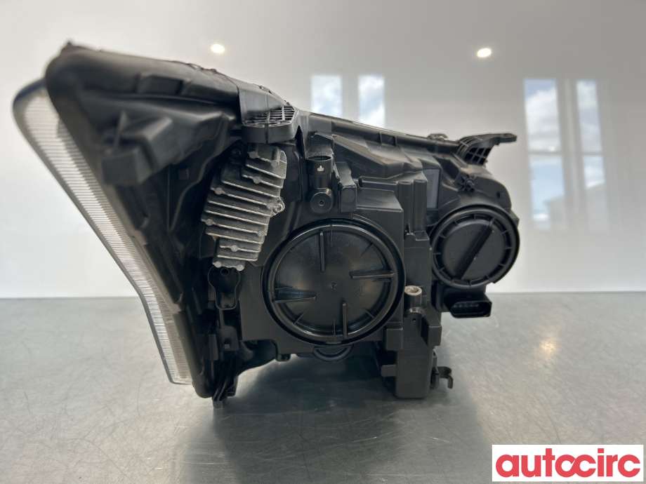 Frontlykt venstre halogen til Ford Transit Courier 2018-2023 (Type I, Fase 2)  (FORD|2382914|KK31-13W030-DD)