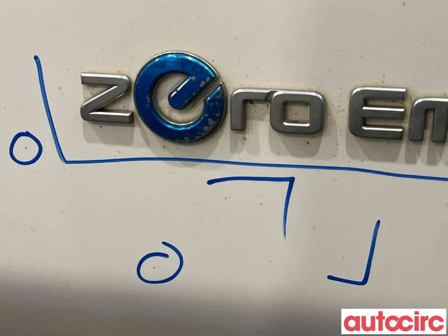 Dør høyre foran til Nissan Leaf 2011-2017 (Type I)  (NISSAN|H01003NLMA)