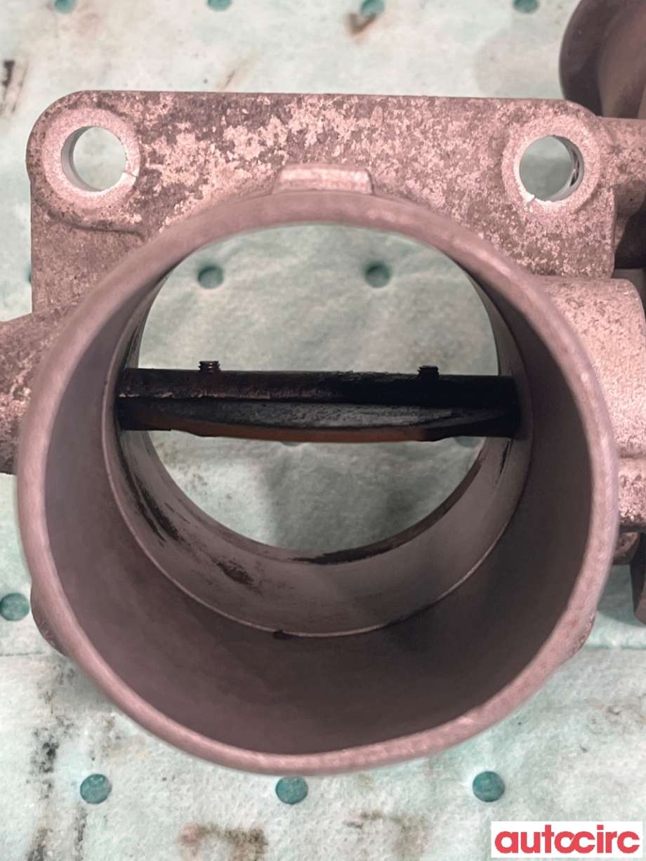 Spjeldhus til Nissan Pathfinder 2005-2010 (Fase 1) (R51) (R51) (NISSAN|16118EB30A|16118EB300)