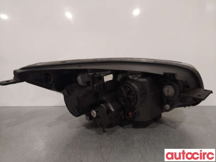 Frontlykt venstre halogen til Kia Soul 2014-2019 (Type II)  (KIA|92101B2040)