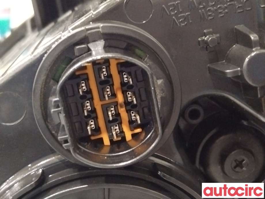 Frontlykt venstre halogen til Kia Soul 2014-2019 (Type II)  (KIA|92101E40101D)
