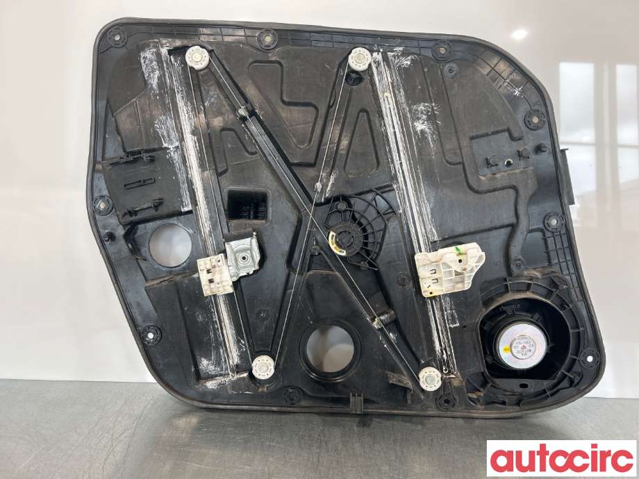 Ruteheis til Kia Soul 2014-2019 (Type II)  (KIA|82481B2010|)