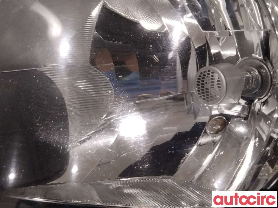 Frontlykt venstre halogen til VW Transporter / Caravelle 2009-2015 (Fase 2) (T5) (T5) (VOLKSWAGEN|7E1941015T)
