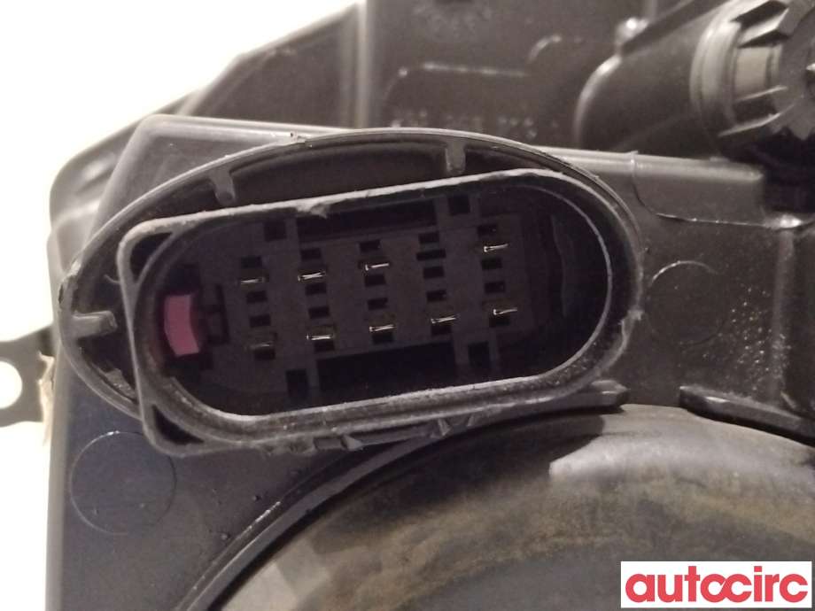 Frontlykt venstre halogen til VW Transporter / Caravelle 2009-2015 (Fase 2) (T5) (T5) (VOLKSWAGEN|7E1941015T)