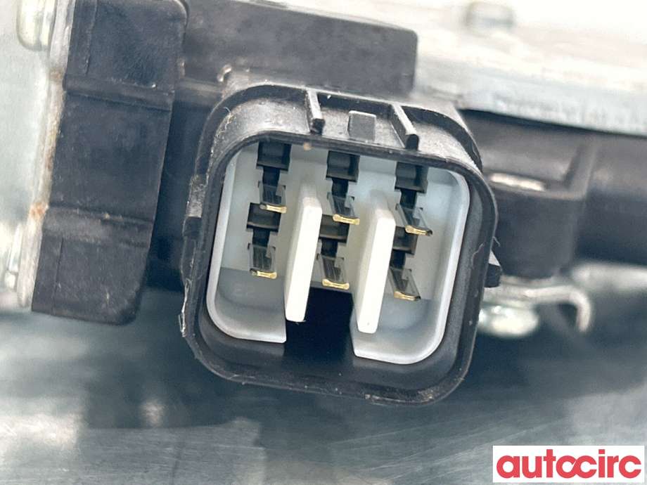 Ruteheis venstre bak til Mitsubishi Outlander 2007-2010 (Type II, Fase 1)  (MITSUBISHI|5713A086|)