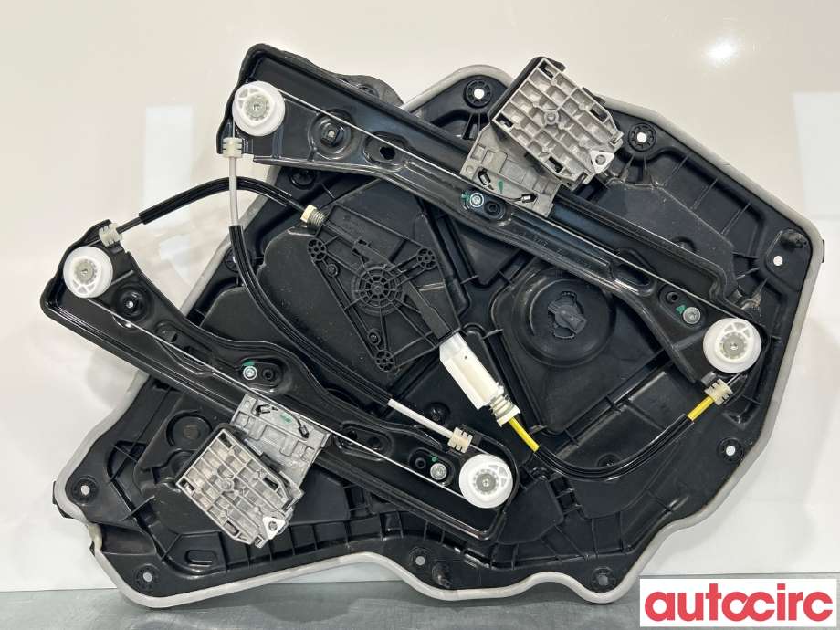 Ruteheis høyre bak til Tesla Model Y 2021-2024 (Type I) (TESLA|1526807-00-D|1495513-00-G)