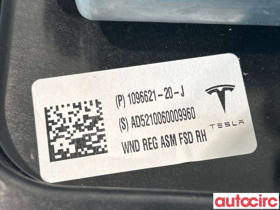 Ruteheis høyre foran til Tesla Model 3 2018-2023 (Fase 1)  (TESLA|1096621-20-J|)