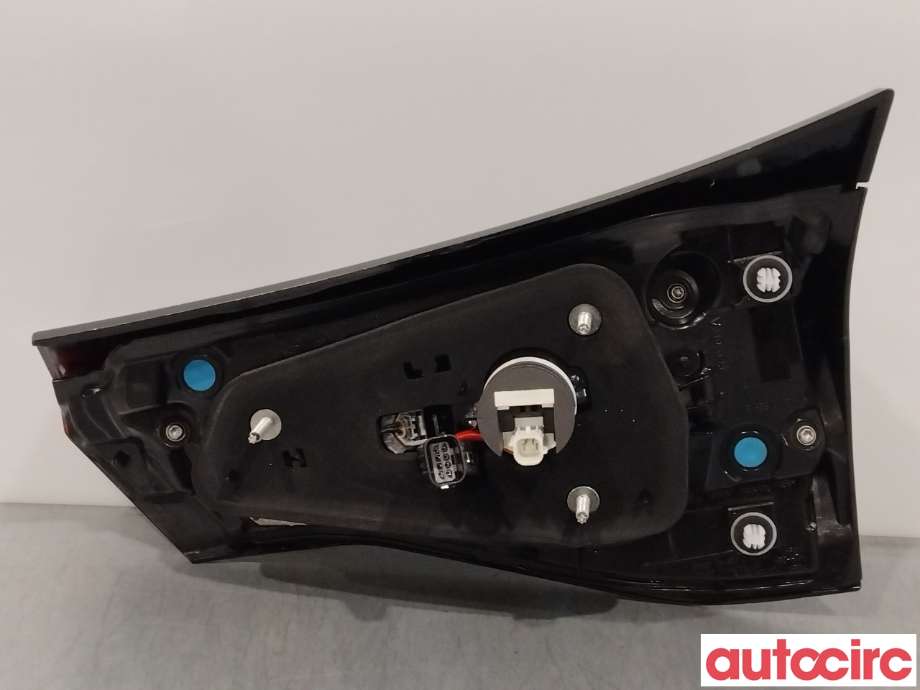 Baklykt venstre indre til Toyota Yaris Cross (SUV) 2021-->> (TOYOTA|815900DB70)
