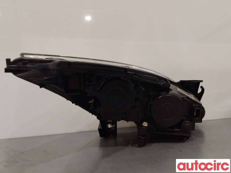Frontlykt venstre halogen til Peugeot 5008 2010-2017 (Type I)  (PEUGEOT|6208N9|9682519180)