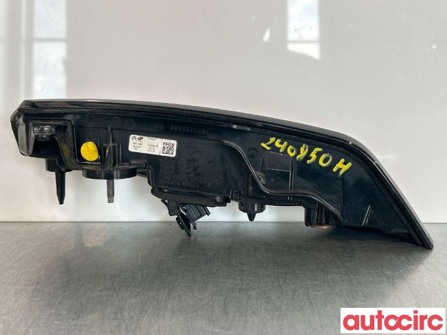 Baklykt høyre indre til Citroën C4, Spacetourer 2019-->>  (CITROEN|9831120580)
