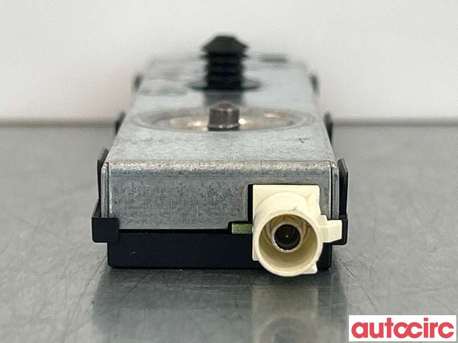 Antenne forsterker til Mercedes EQE 2022-->>  (MERCEDES|A2239054108)