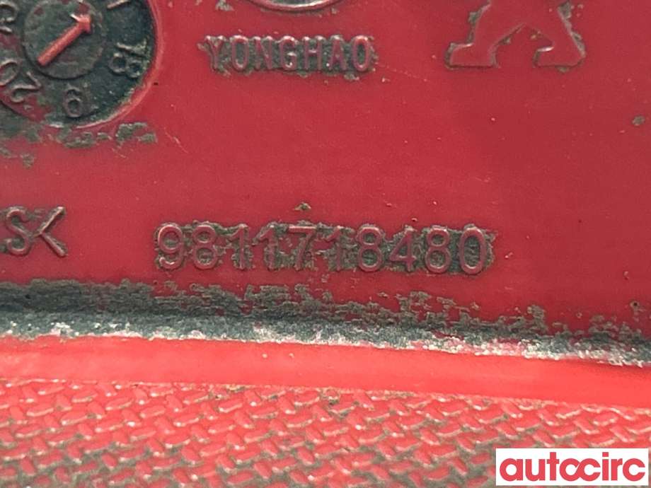 Baklykt fra støtfanger til Peugeot 3008 2016-->> (Type II)  (PEUGEOT|9811718480)