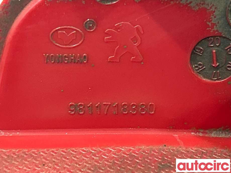 Baklykt fra støtfanger til Peugeot 3008 2016-->> (Type II)  (PEUGEOT|9811718380)