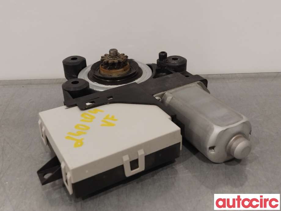 Ruteheis venstre foran til Ford Kuga 2008-2012 (Type I)  (FORD|1766857|7M5T-14B533-AD)
