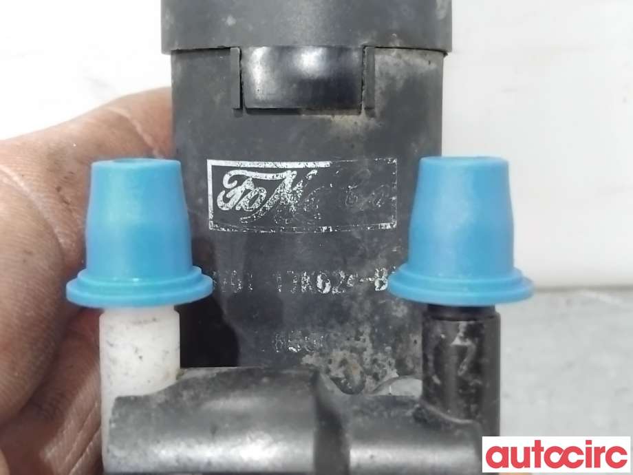 Spylerpumpe foran til Ford Focus 2011-2014 (Type III, Fase 1)  (FORD|2205506|)