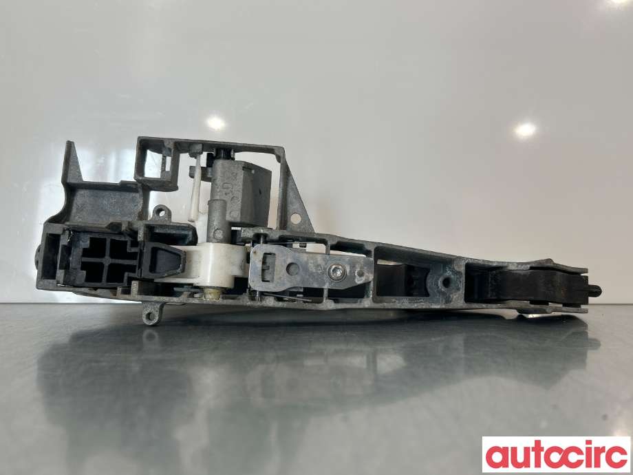 Dørhåndtak utv venstre bak til Peugeot 5008 2010-2017 (Type I)  (PEUGEOT|9101KH|)