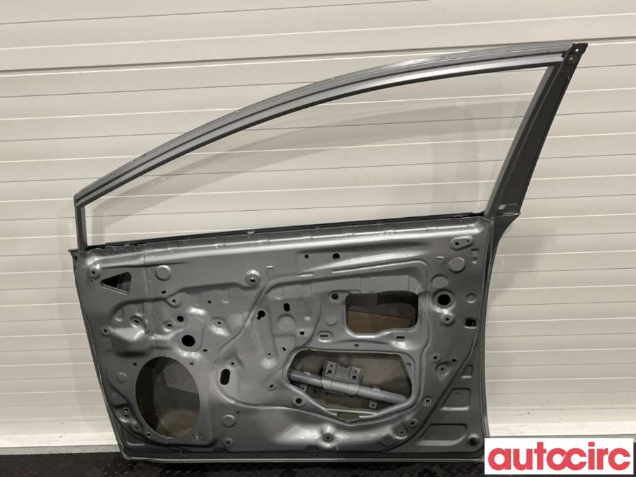 Dør høyre foran til Toyota Avensis 2009-2015 (Type III, Fase 1)  (TOYOTA|6700105070|)
