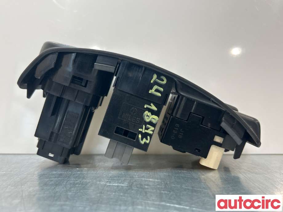 Bryter start/stopp til Subaru Forester 2008-2013 (Type III)  (SUBARU|83031AG001|)