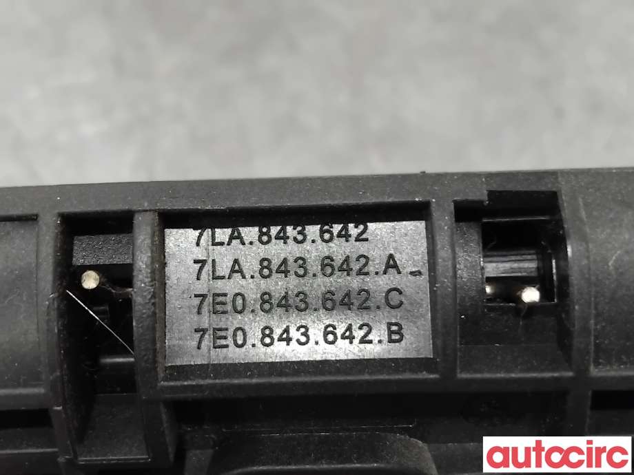 Dørhåndtak inv høyre til VW Transporter / Caravelle 2019-->> (T6.1) (T6.1) (VOLKSWAGEN|7LA843642A|)