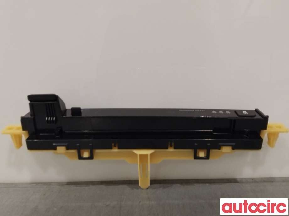 Bryter nødblink til Toyota RAV4 2016-2019 (Type IV, Fase 2)  (TOYOTA|8395042230)