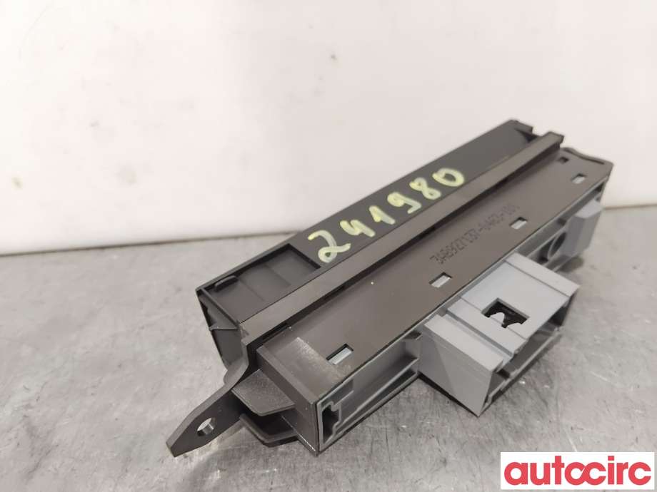 Bryter elektrisk håndbrekk/parkbrems til VW Passat 2011-2015 (B7) (B7) (VOLKSWAGEN|3AB927137|)