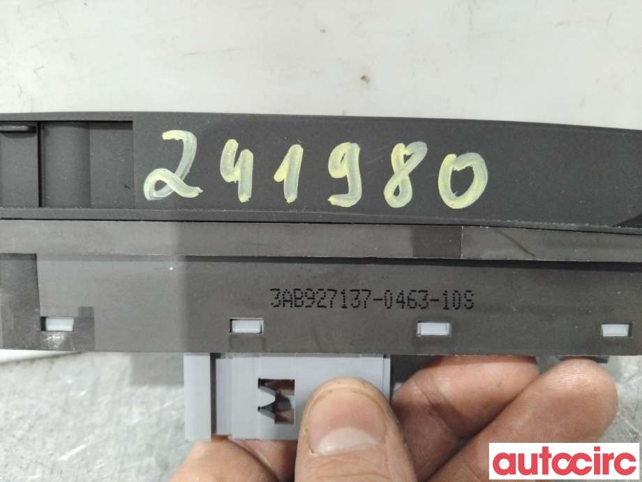 Bryter elektrisk håndbrekk/parkbrems til VW Passat 2011-2015 (B7) (B7) (VOLKSWAGEN|3AB927137|)