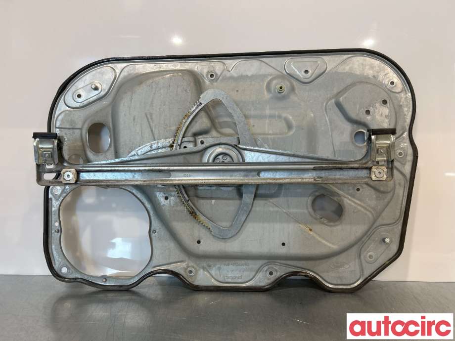 Ruteheis venstre foran til Ford Kuga 2008-2012 (Type I)  (FORD|1738645|7351-R203A29-DB)