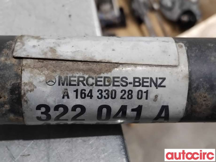 Drivaksel høyre foran til Mercedes ML 2005-2011 (W164) (W164) (MERCEDES|A1643301901||A1643302801)