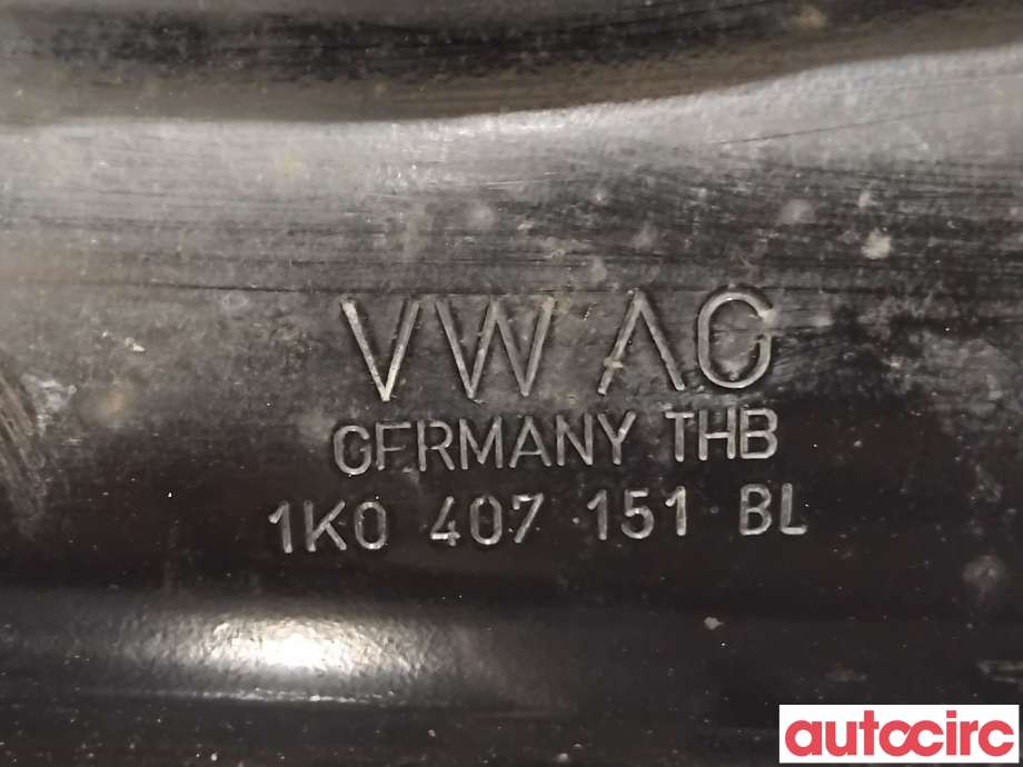 Bærebru venstre foran nedre til VW Caddy 2015-2020 (Type III, Fase 3)  (VOLKSWAGEN|1K0407151BL|)