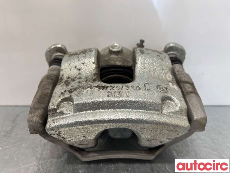 Bremsecaliper venstre foran til BMW X1 2022-->> (U11) (U11) (BMW|34108837097)