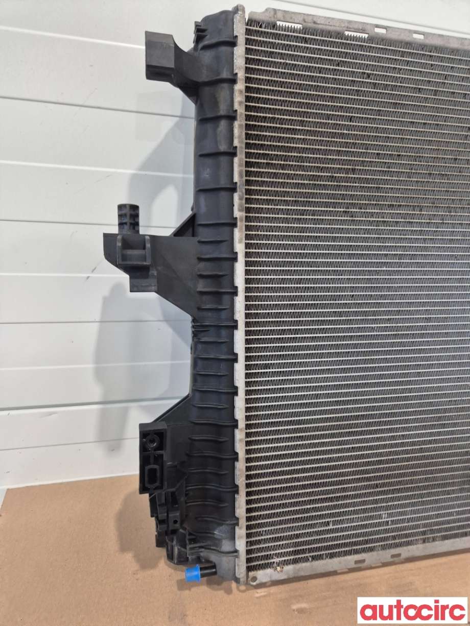 Radiator (manuell gir) til VW Transporter / Caravelle 2009-2015 (Fase 2) (T5) (T5) (VOLKSWAGEN|7E0121253A|)
