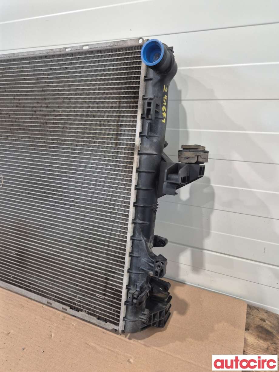 Radiator (manuell gir) til VW Transporter / Caravelle 2009-2015 (Fase 2) (T5) (T5) (VOLKSWAGEN|7E0121253A|)